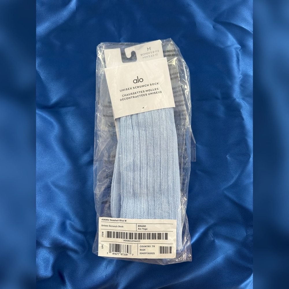 NWT Alo Yoga Unisex Socks